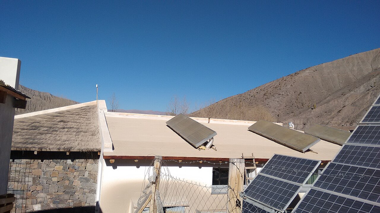 Paneles fotovoltaicos en un entorno de interior